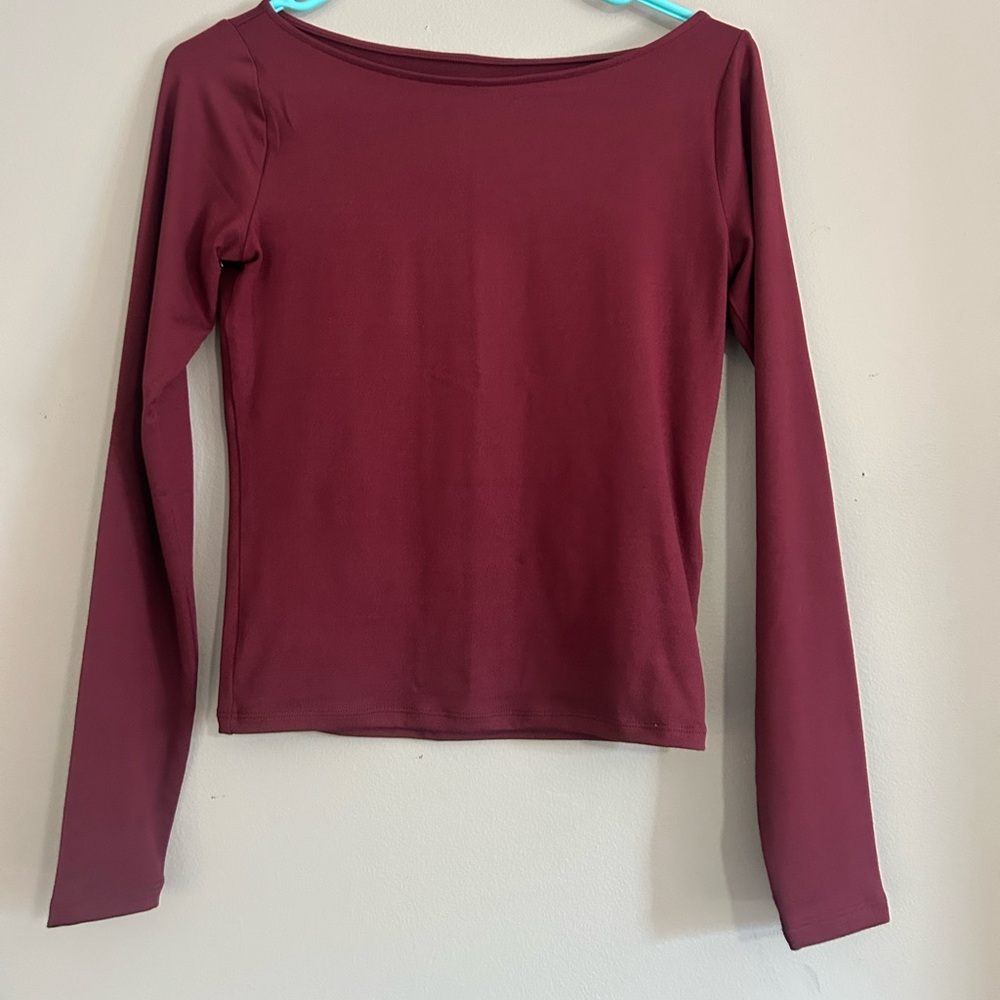 Hollister Women's Long Sleeve Boatneck Top in Wine